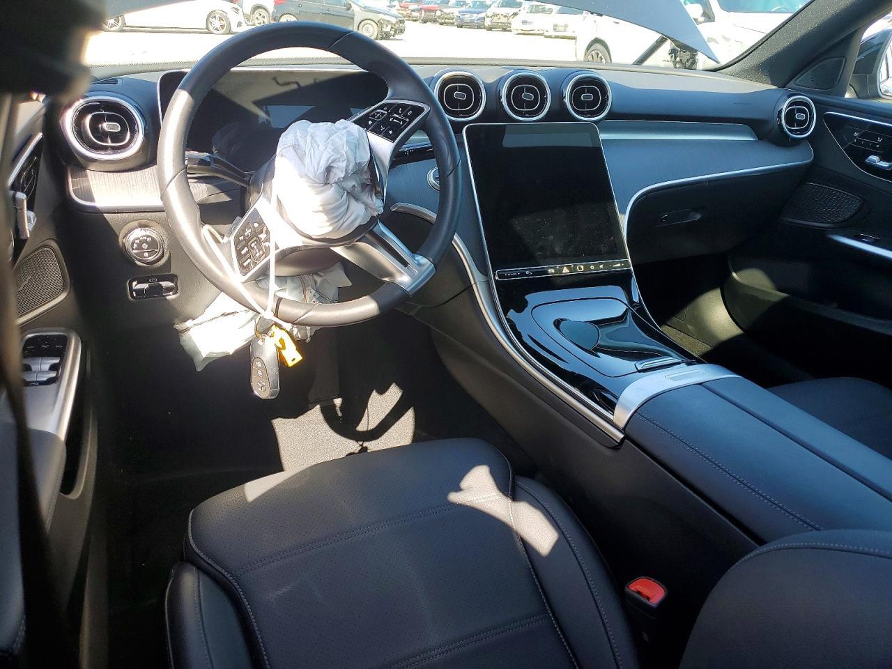 2025 Mercedes-Benz C 300 - zdjęcie 8