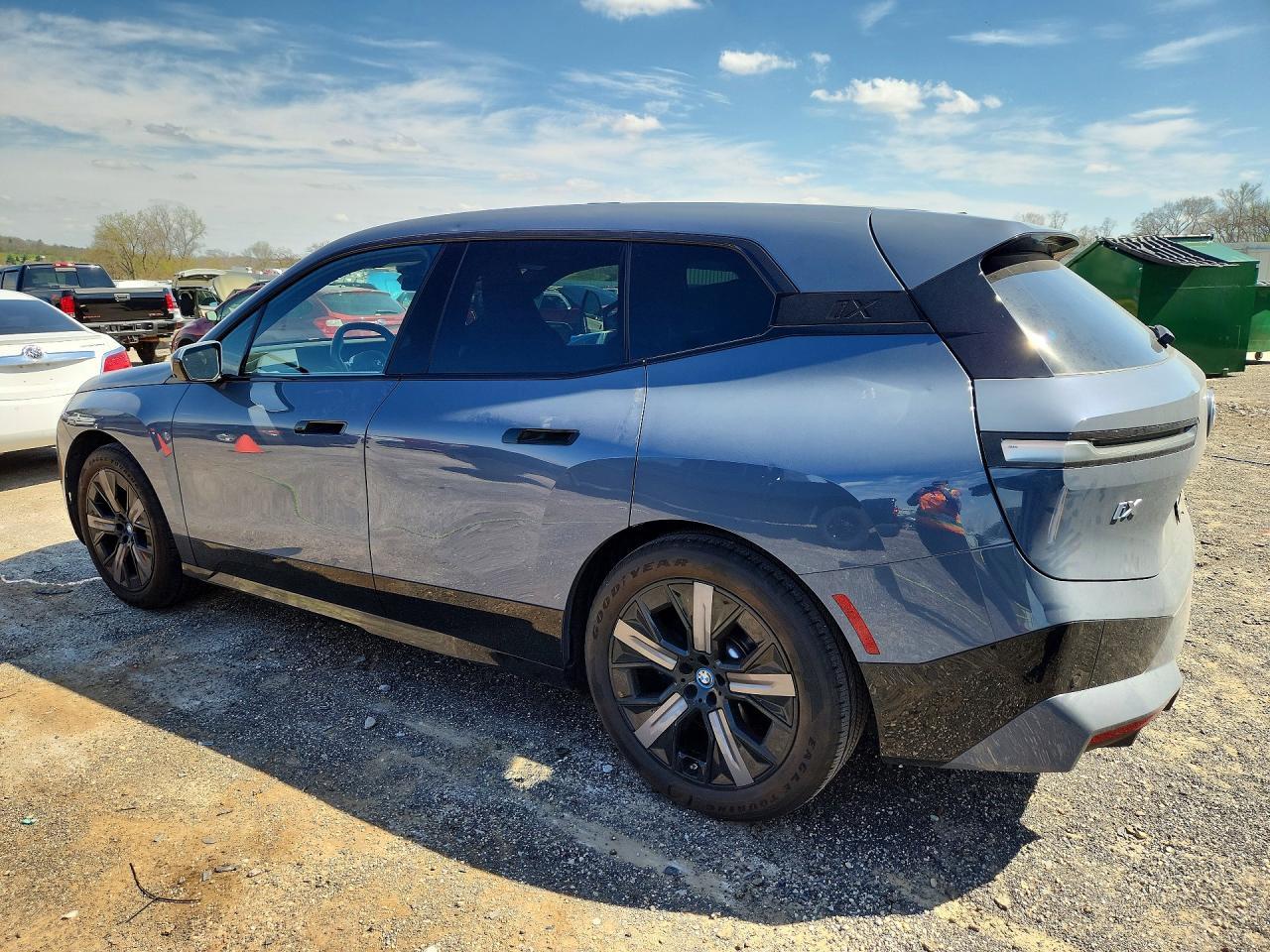 2023 BMW Ix xDrive50 - zdjęcie 2