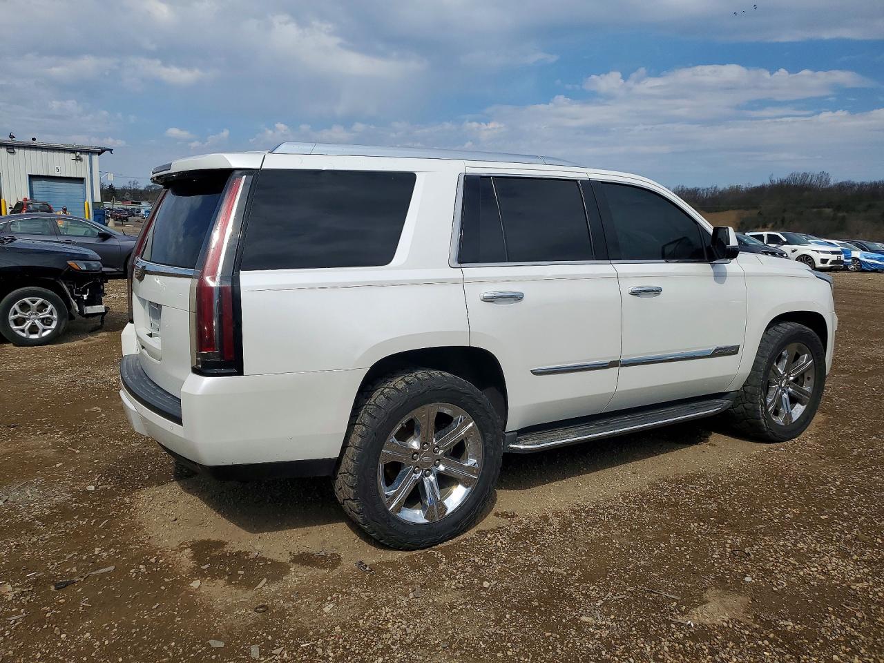 2016 Cadillac Escalade Luxury - zdjęcie 3