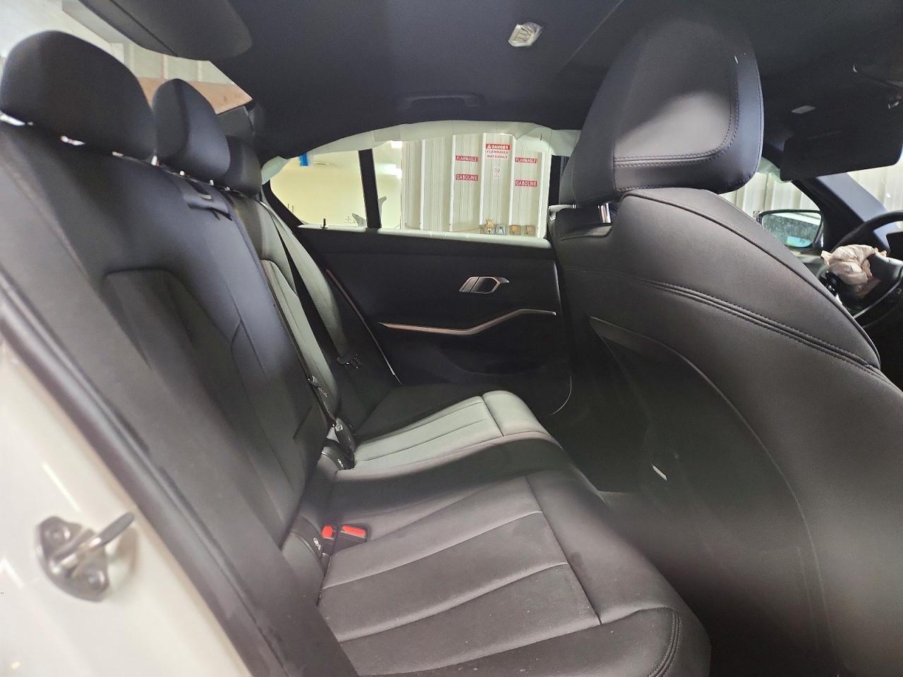 2020 BMW 330Xi - zdjęcie 10