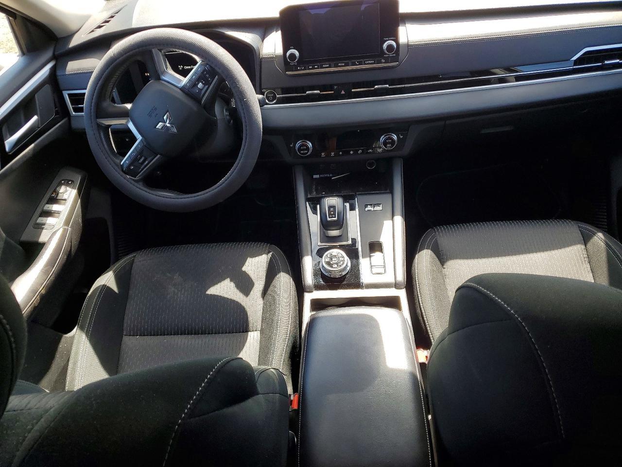 2024 Mitsubishi Outlander Es - zdjęcie 8