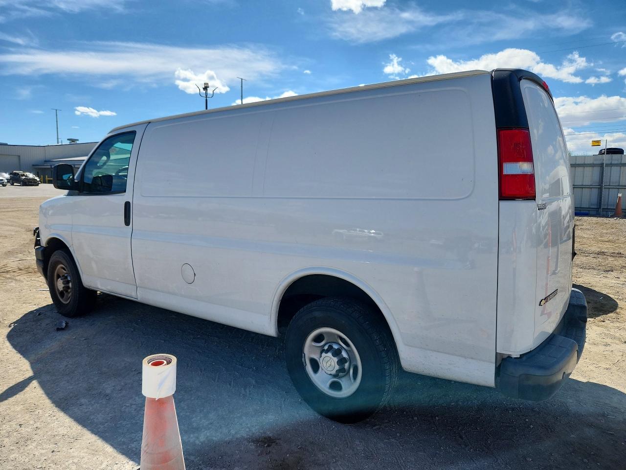2020 Chevrolet Express G2500 - zdjęcie 2