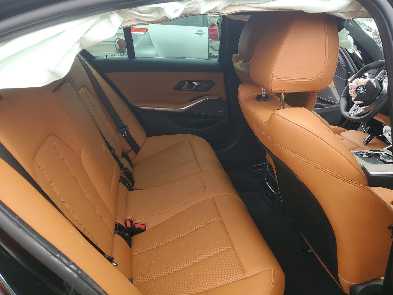 2025 BMW 330I - zdjęcie 10
