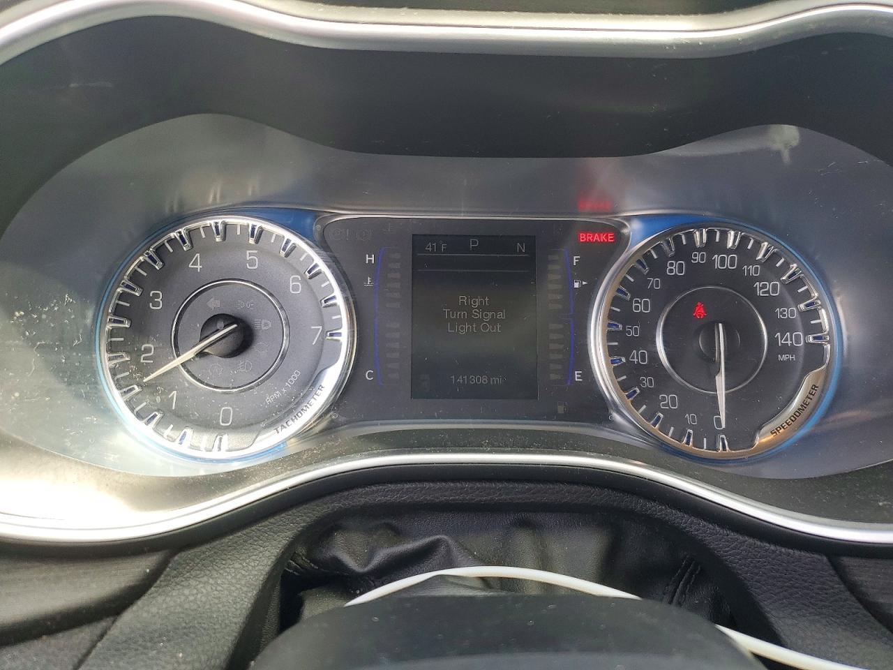 2015 Chrysler 200 Limited - zdjęcie 9