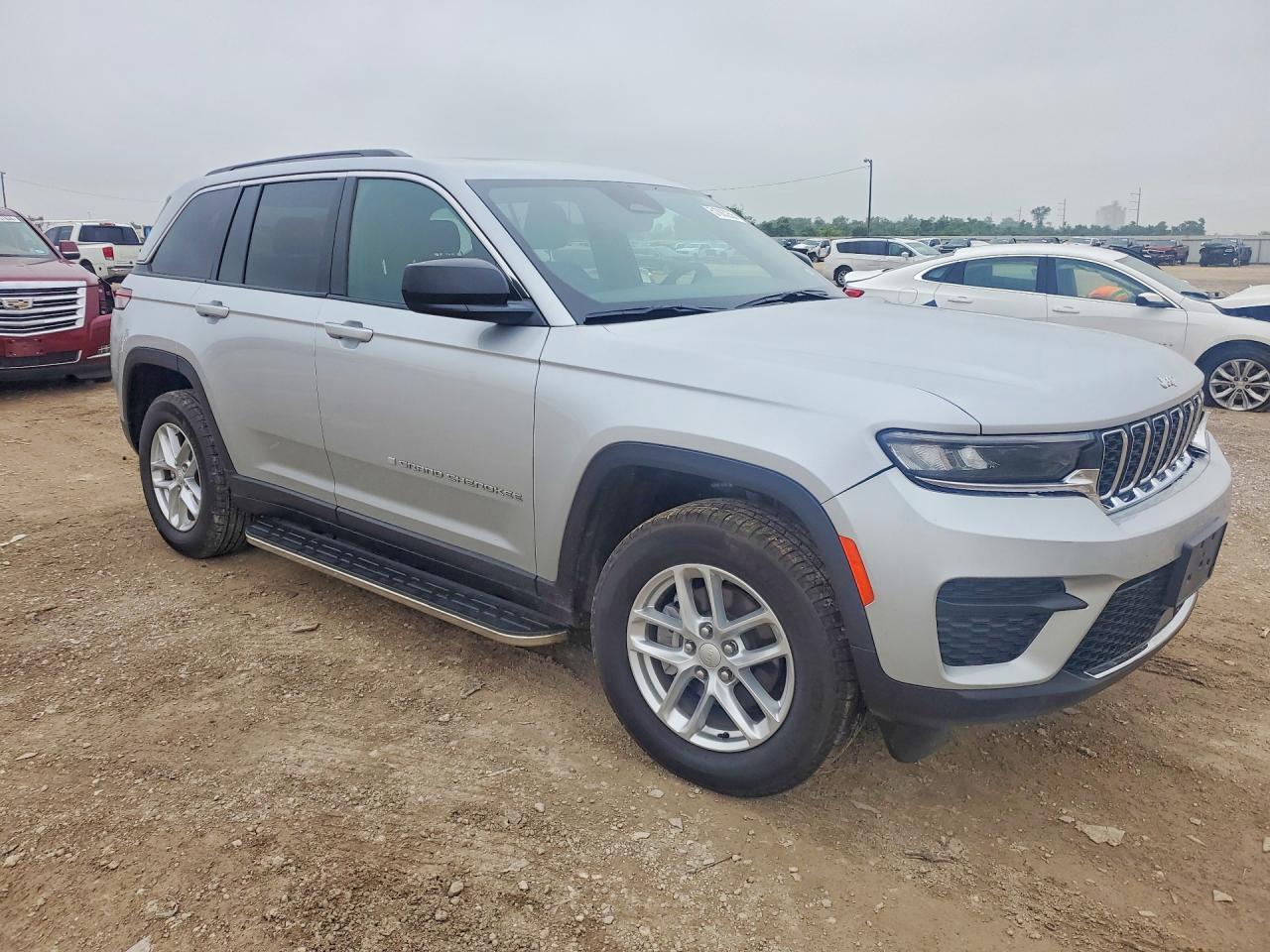 2025 Jeep Grand Cherokee Laredo - zdjęcie 4