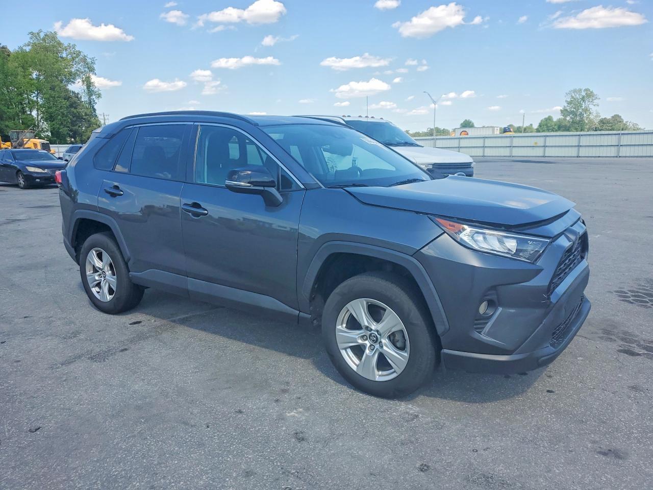 2021 Toyota Rav4 Xle - zdjęcie 4