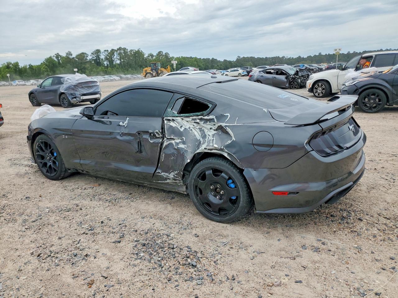 2019 Ford Mustang - zdjęcie 4