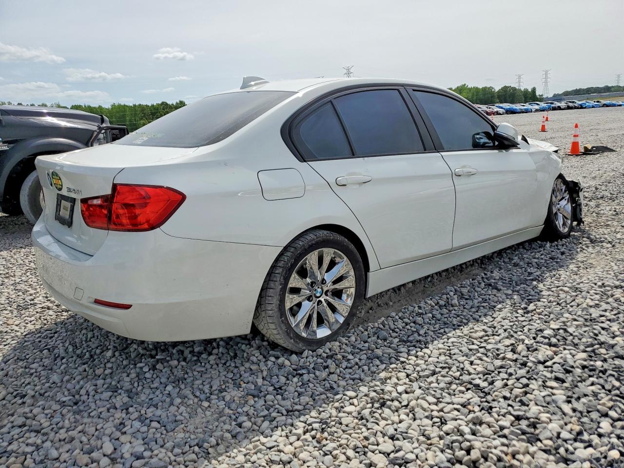 2015 BMW 320 I - zdjęcie 3