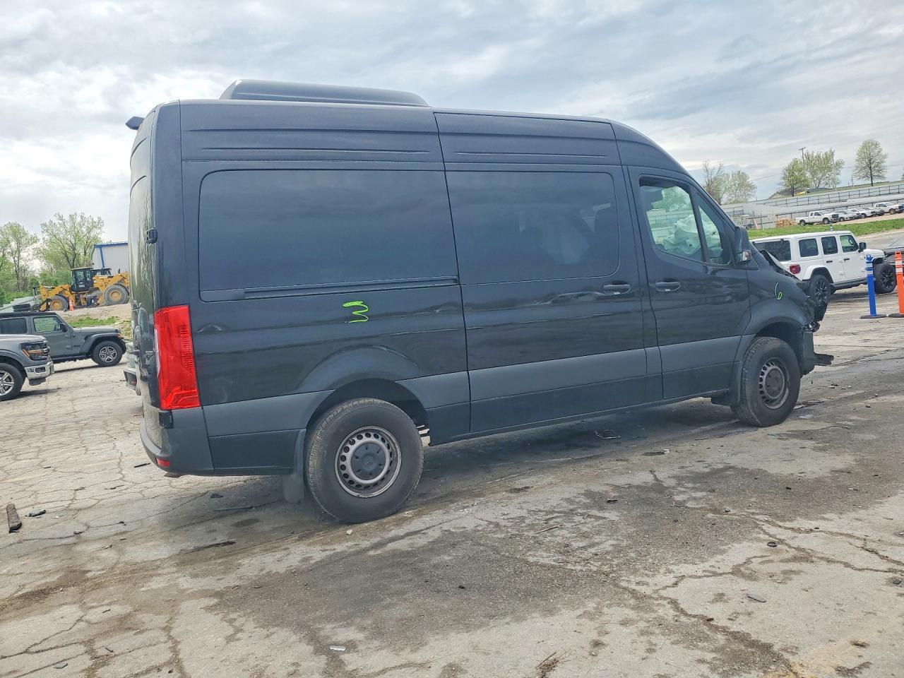 2024 Mercedes Benz Sprinter 2500 - zdjęcie 3