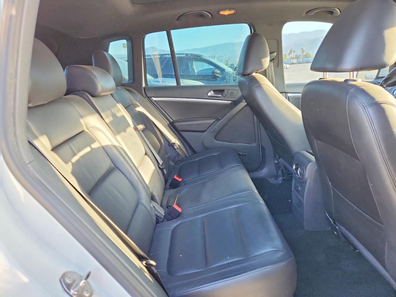 2014 Volkswagen Tiguan S - zdjęcie 11