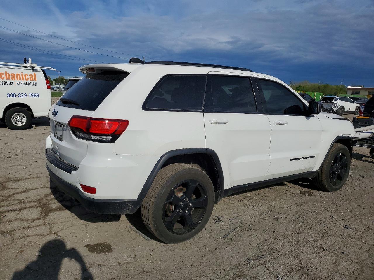 2020 Jeep Grand Cherokee Laredo - zdjęcie 3