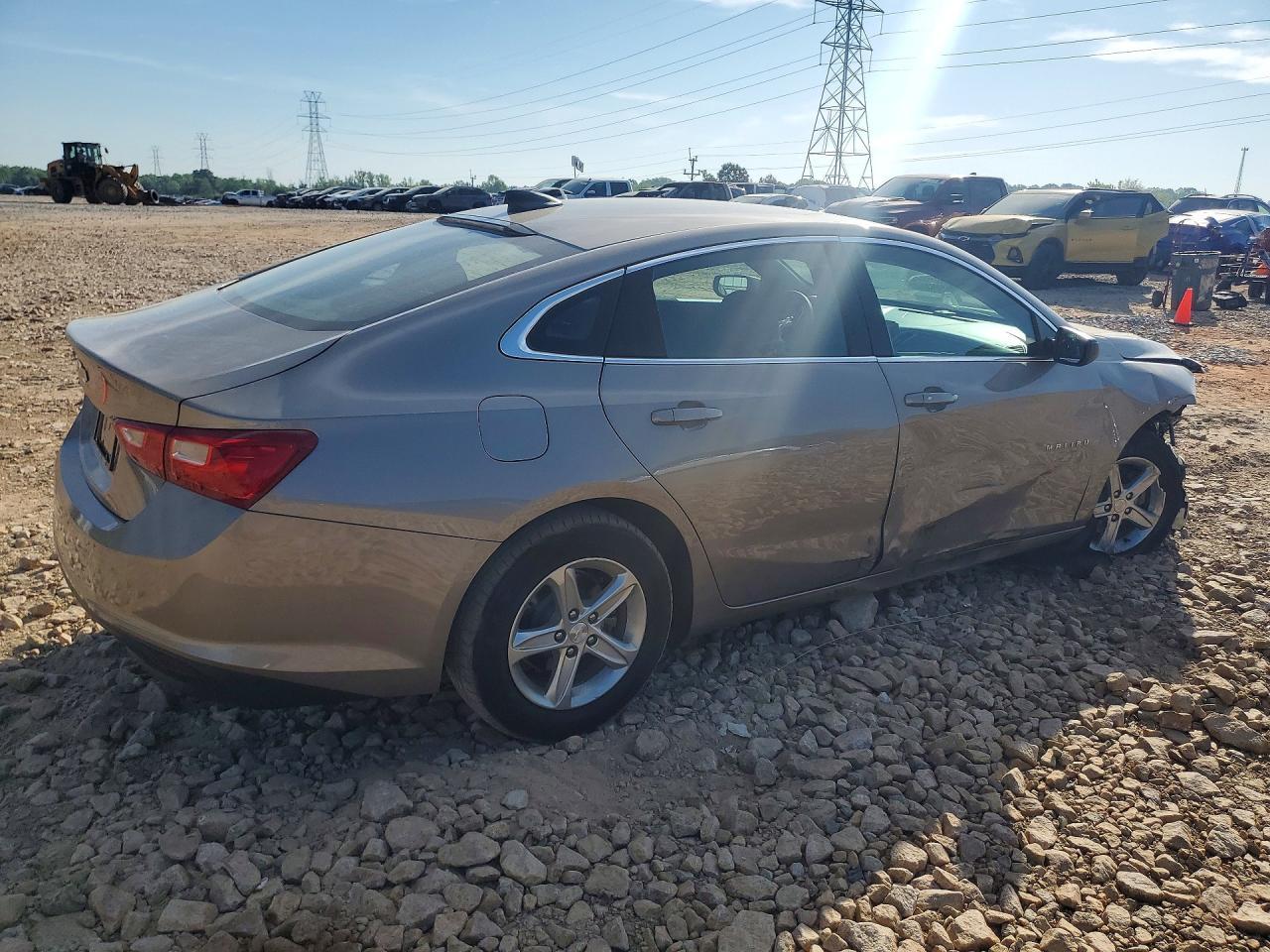 2022 Chevrolet Malibu Ls - zdjęcie 3