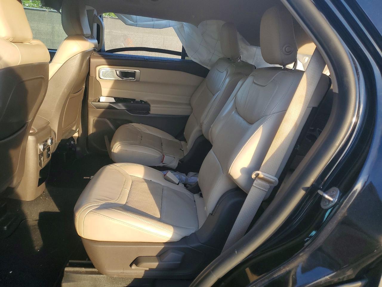 2020 Ford Explorer Platinum - zdjęcie 21