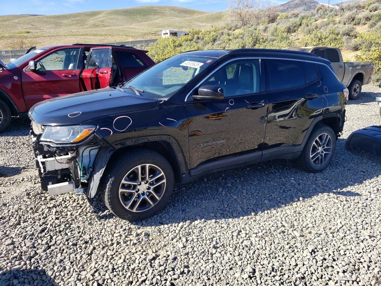 2017 Jeep Compass Latitude - zdjęcie główne