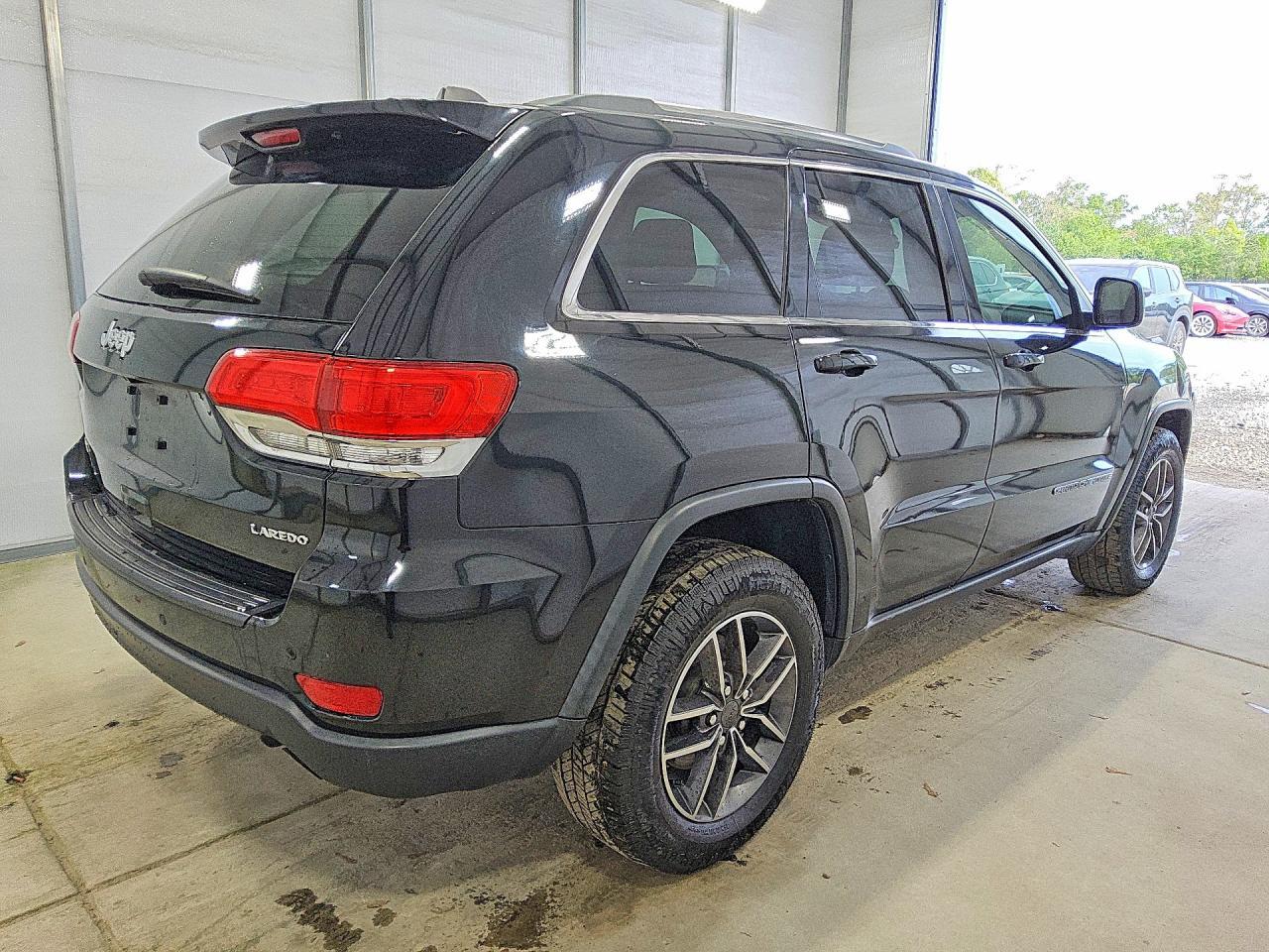 2019 Jeep Grand Cherokee Laredo - zdjęcie 3