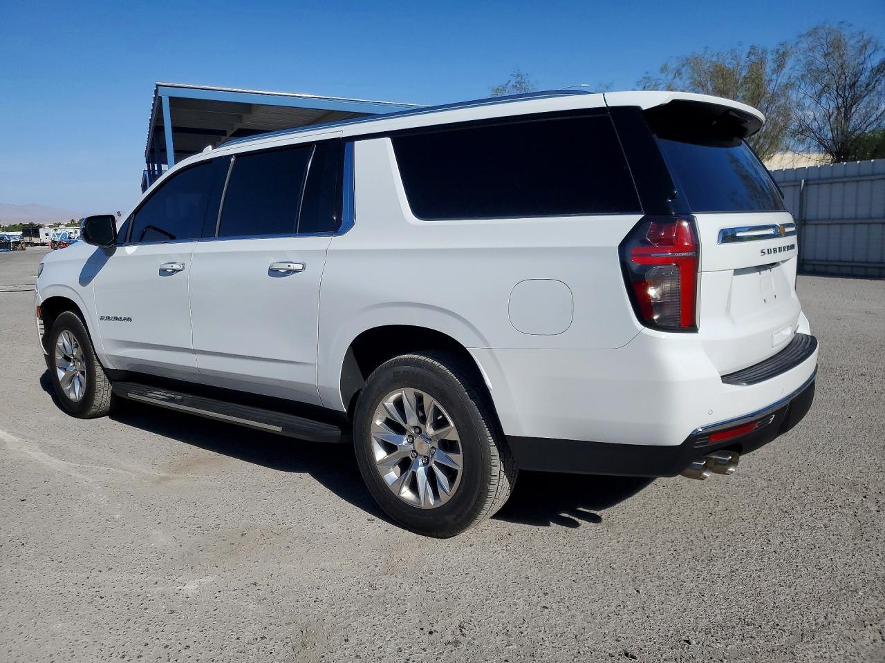 2023 Chevrolet Suburban C1500 Premier - zdjęcie 2