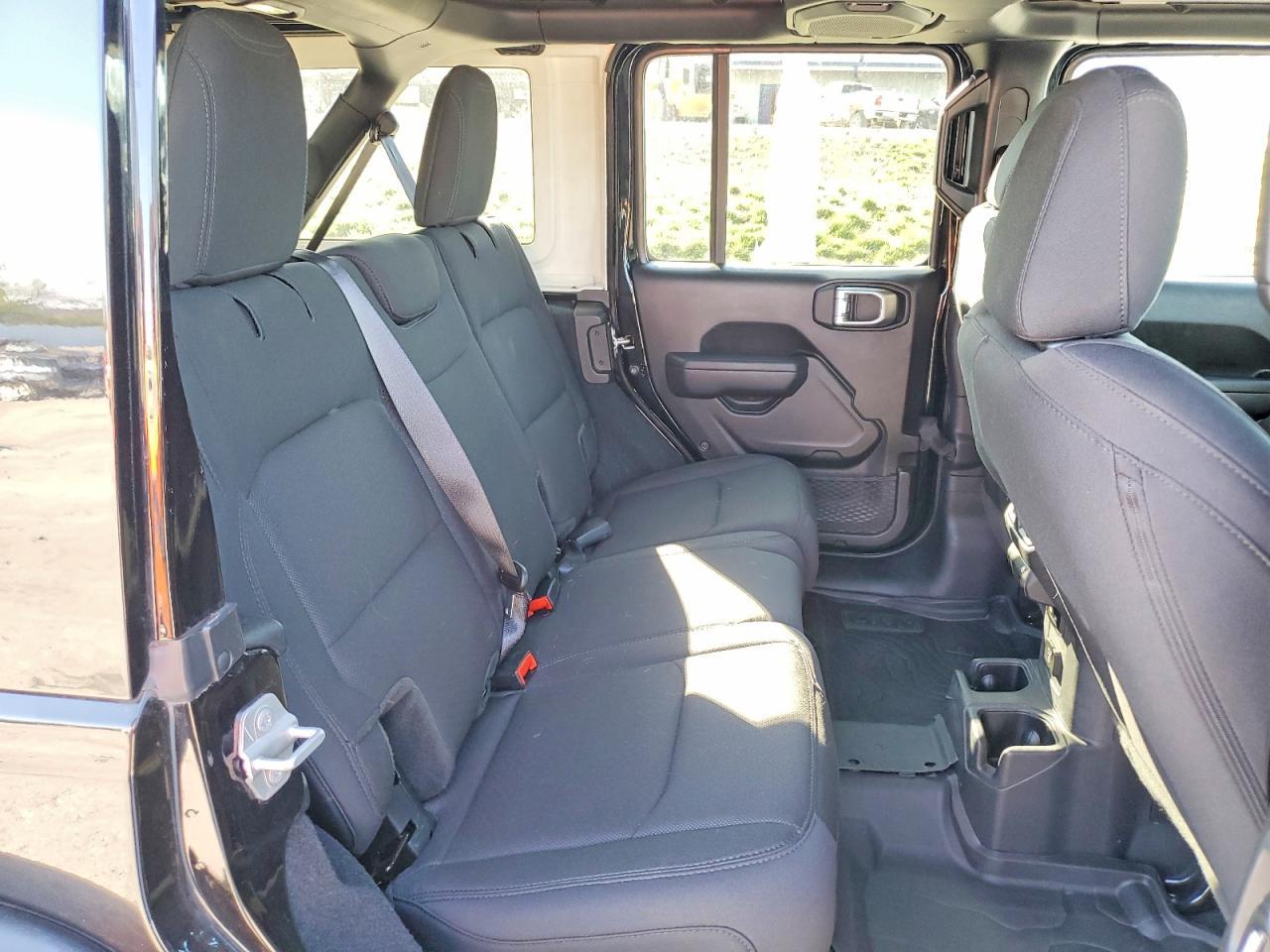 2022 Jeep Wrangler Unlimited Sport - zdjęcie 11