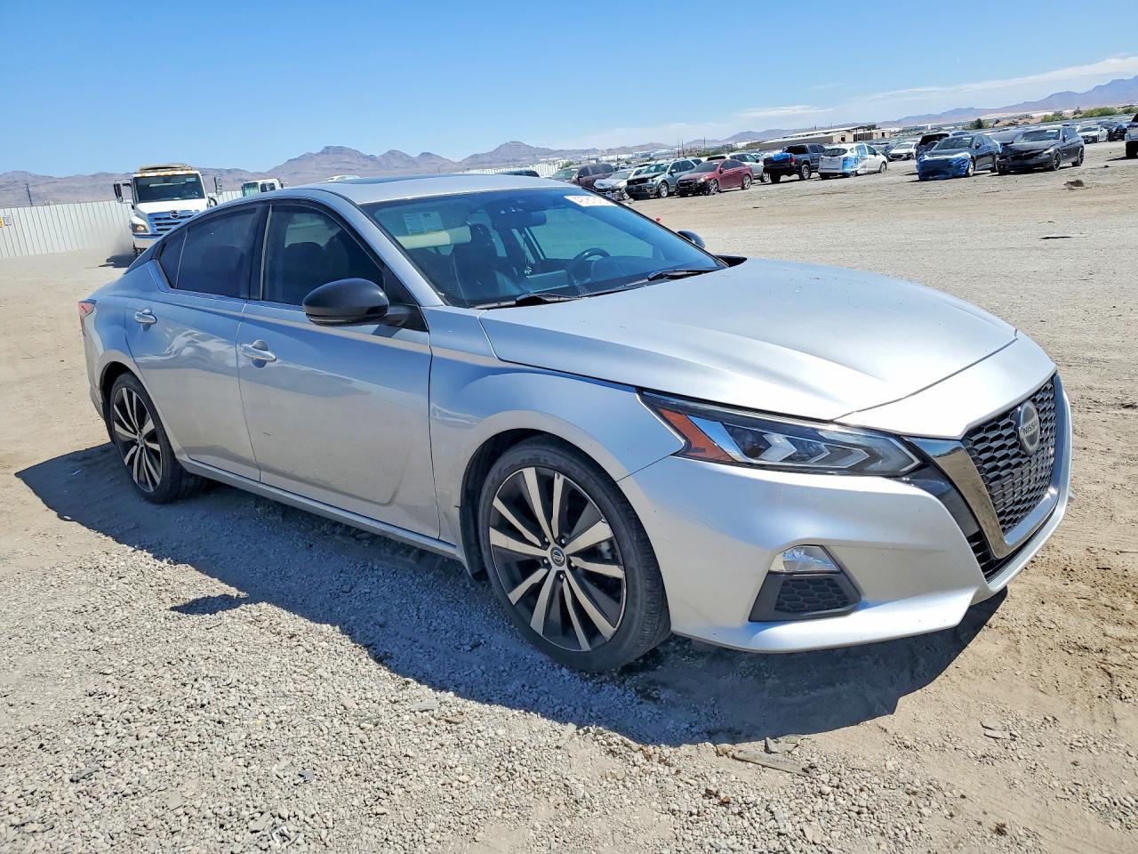 2020 Nissan Altima Sr - zdjęcie 4