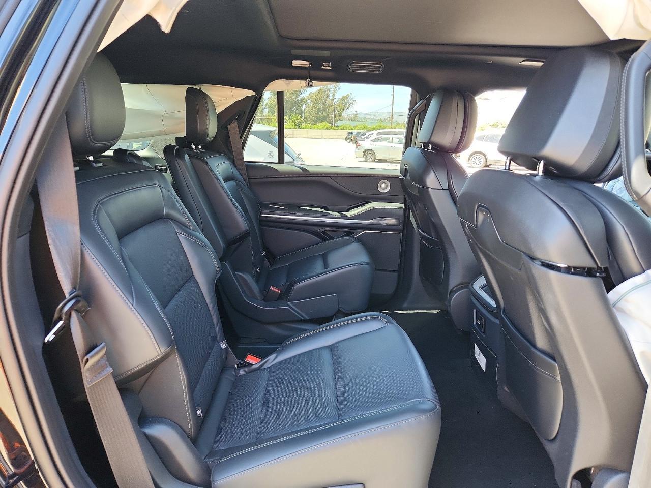 2025 Lincoln Navigator Reserve - zdjęcie 11