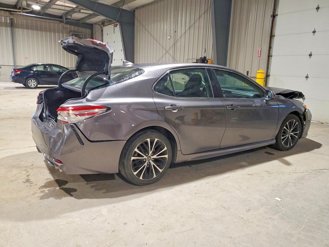 2019 Toyota Camry - zdjęcie 3
