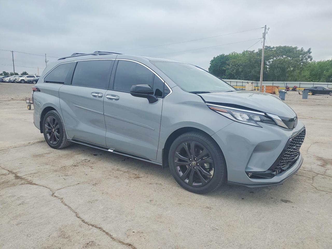 2024 Toyota Sienna Xse - zdjęcie 4