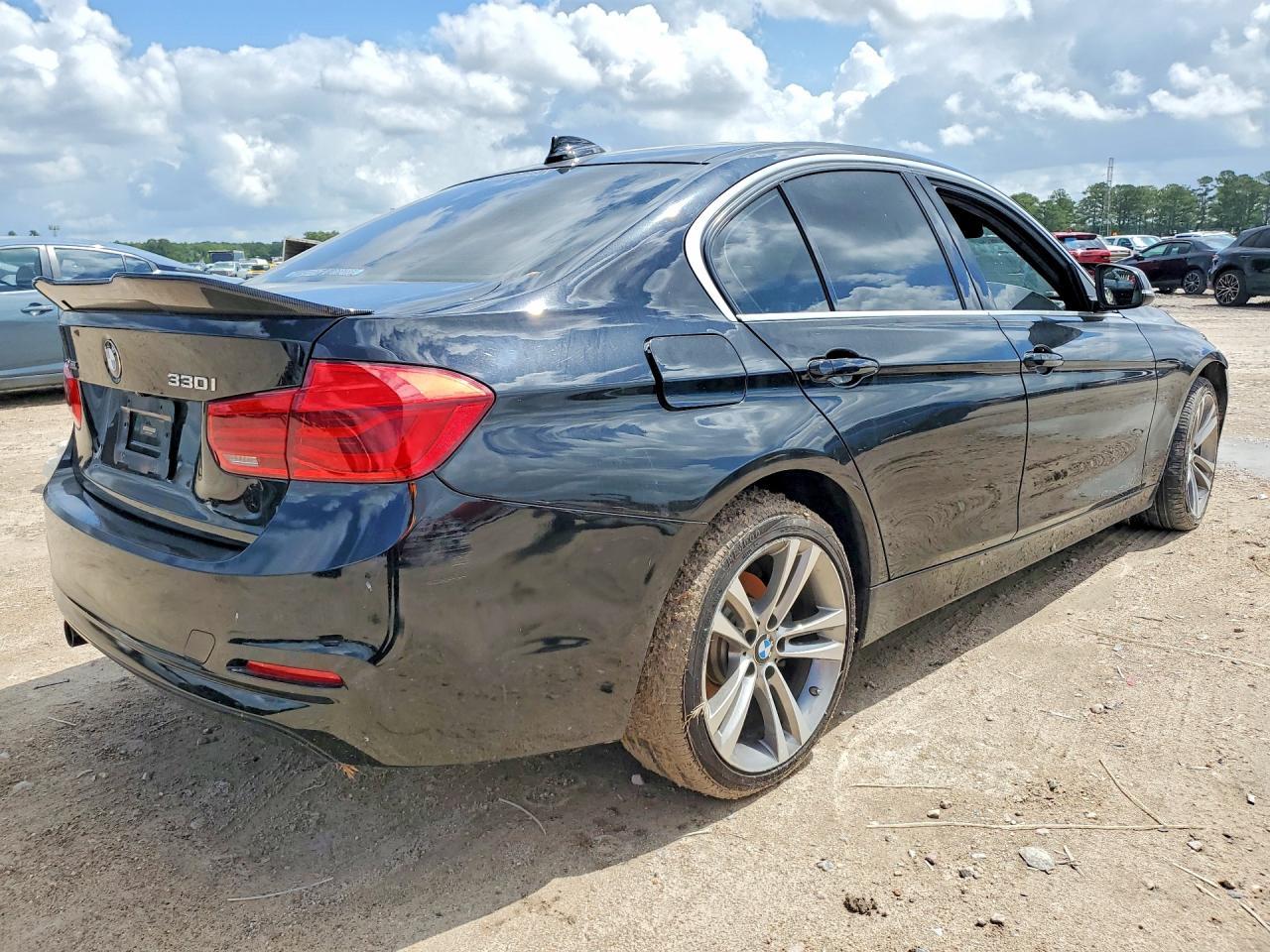 2018 BMW 330 Xi - zdjęcie 3