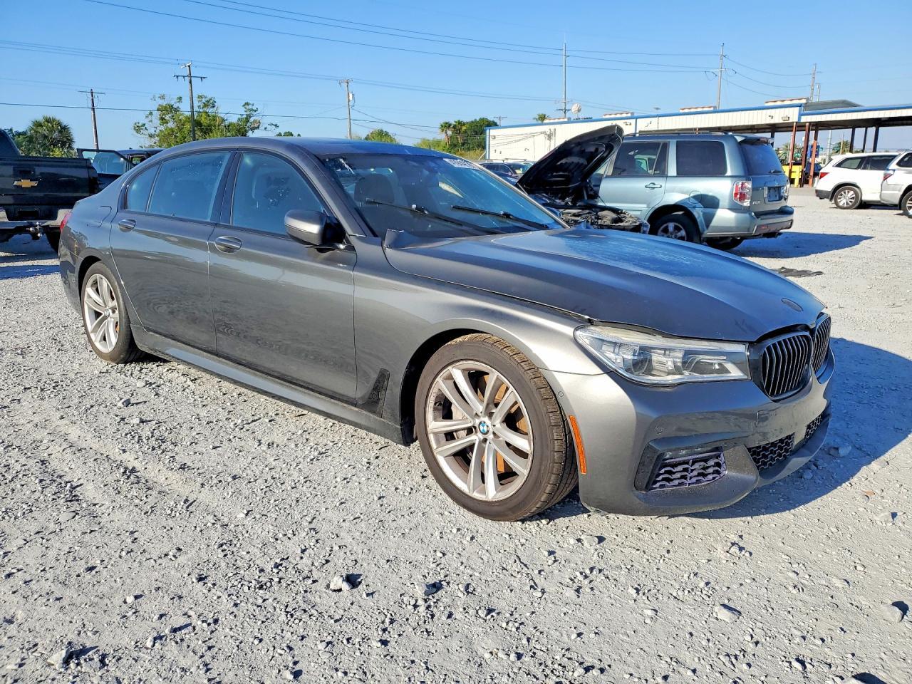 2017 BMW 750 Xi - zdjęcie 4