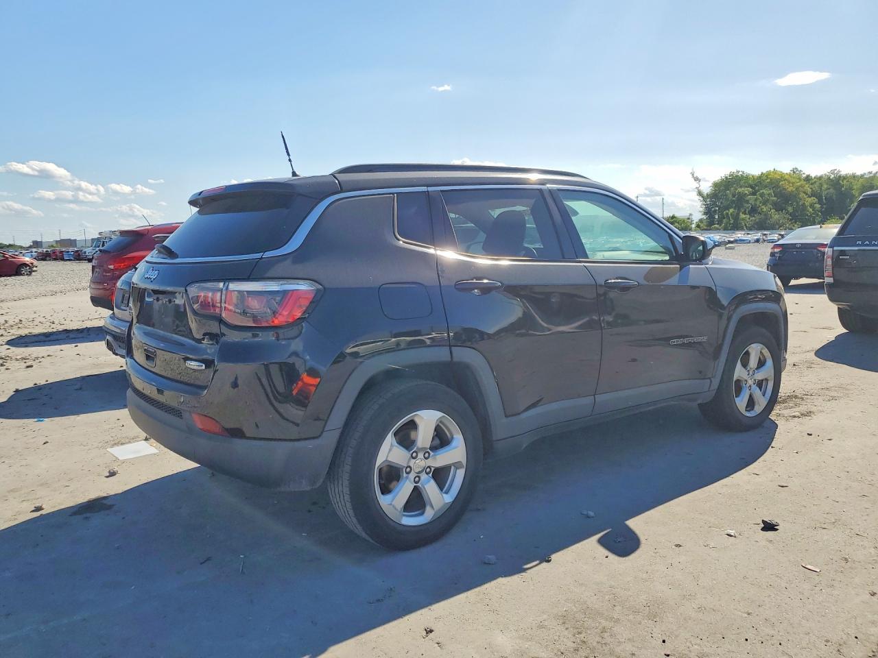2018 Jeep Compass Latitude - zdjęcie 3