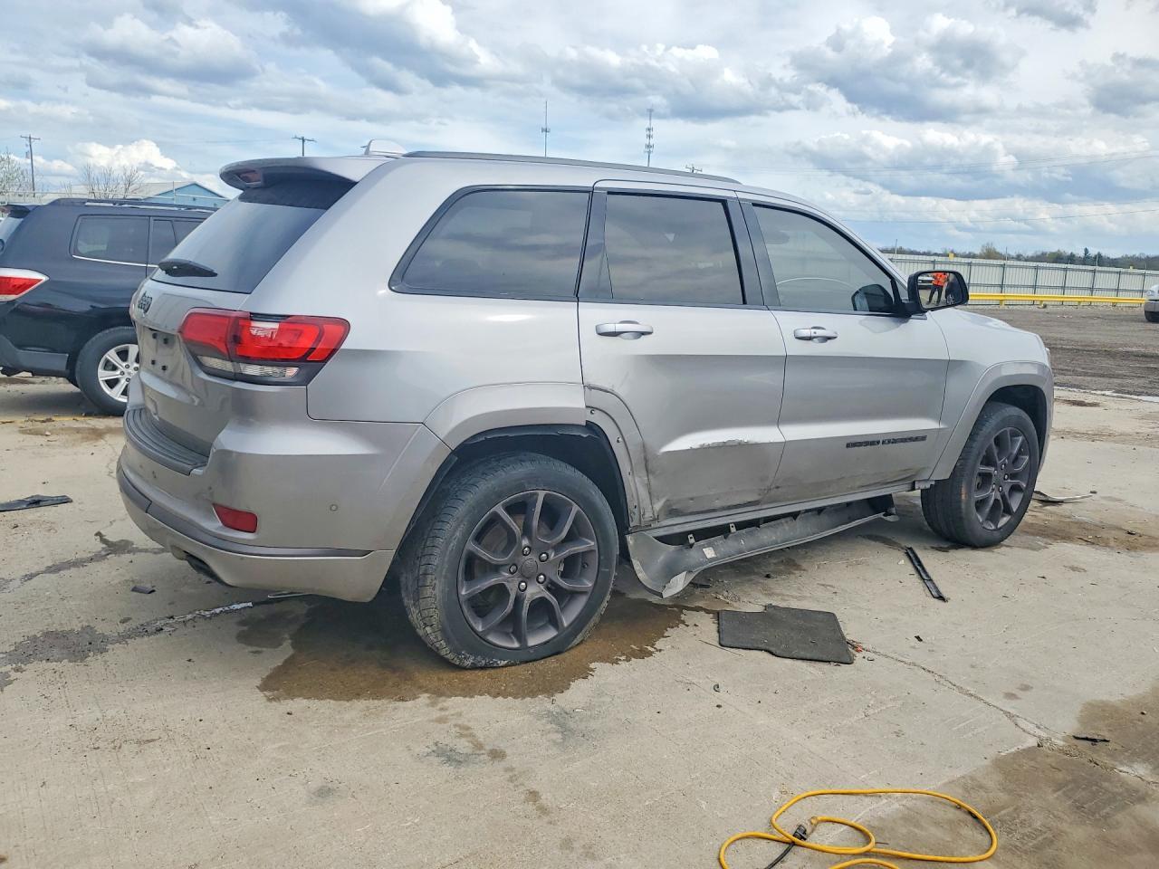 2020 Jeep Grand Cherokee Overland - zdjęcie 3