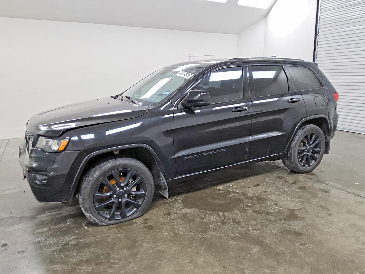2019 Jeep Grand Cherokee Laredo - zdjęcie główne