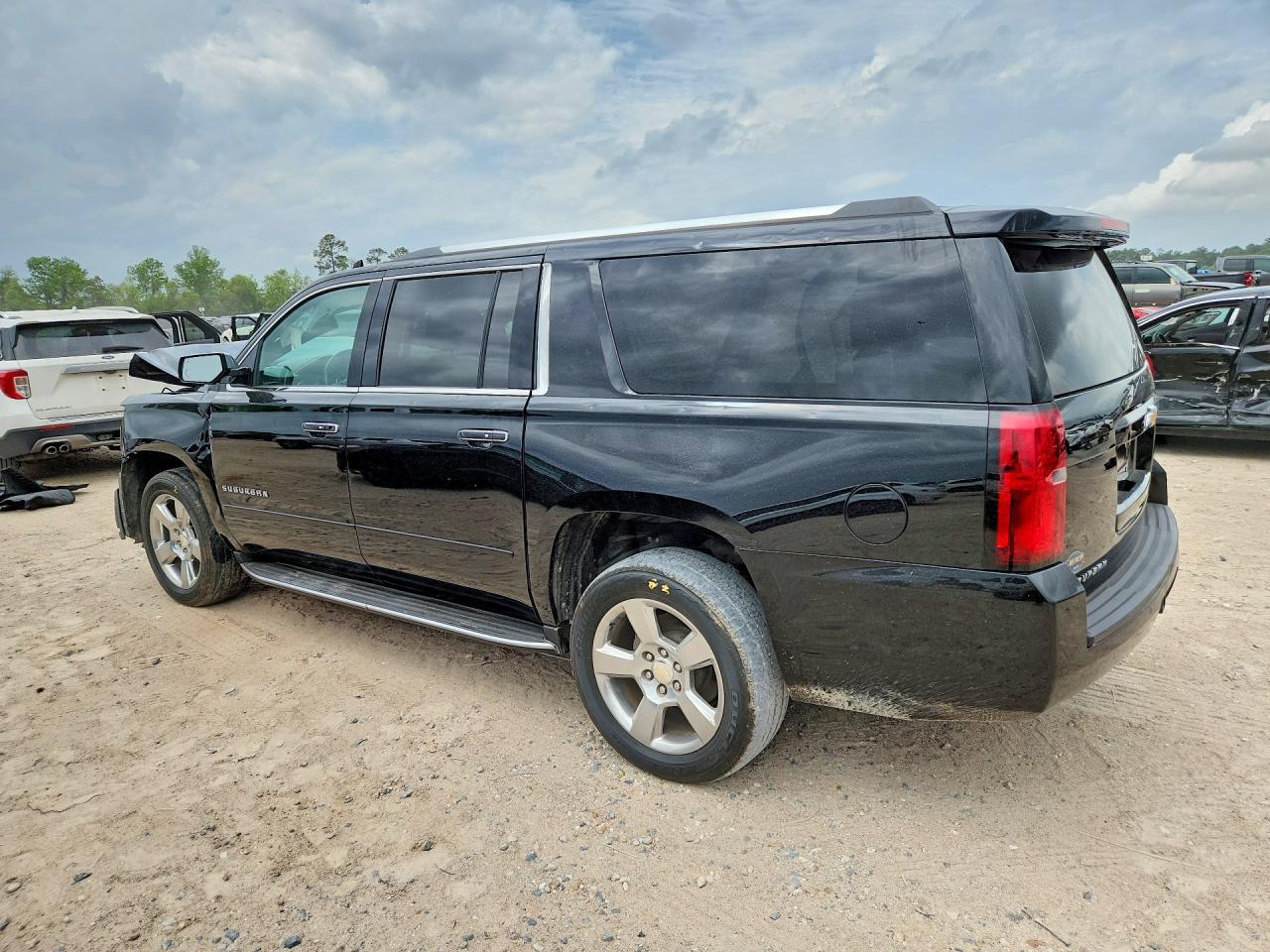 2020 Chevrolet Suburban C1500 Premier - zdjęcie 2