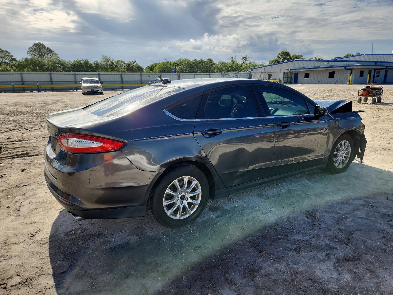 2016 Ford Fusion S - zdjęcie 3