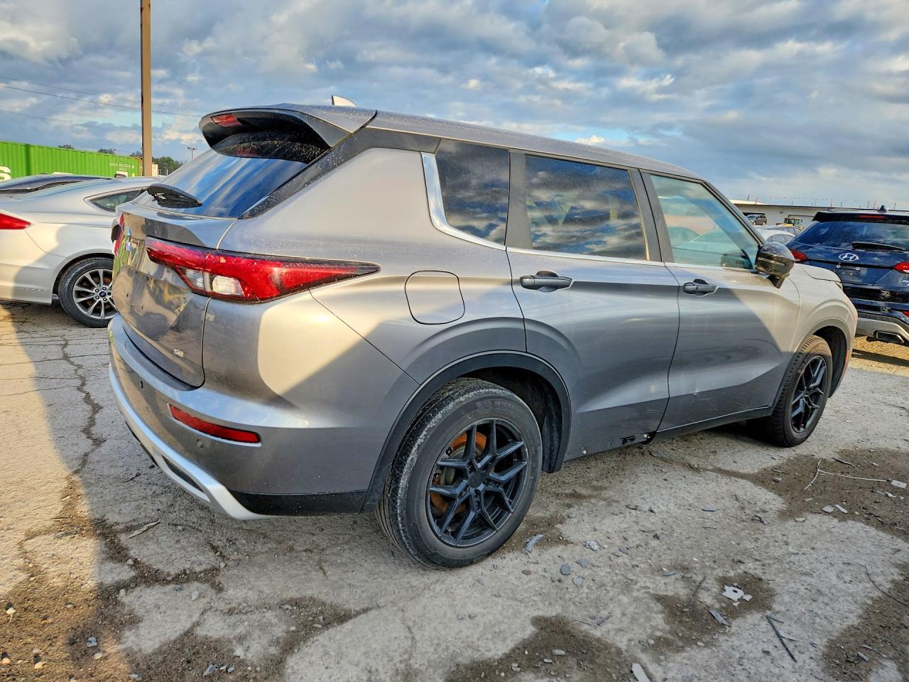 2022 Mitsubishi Outlander Se - zdjęcie 3