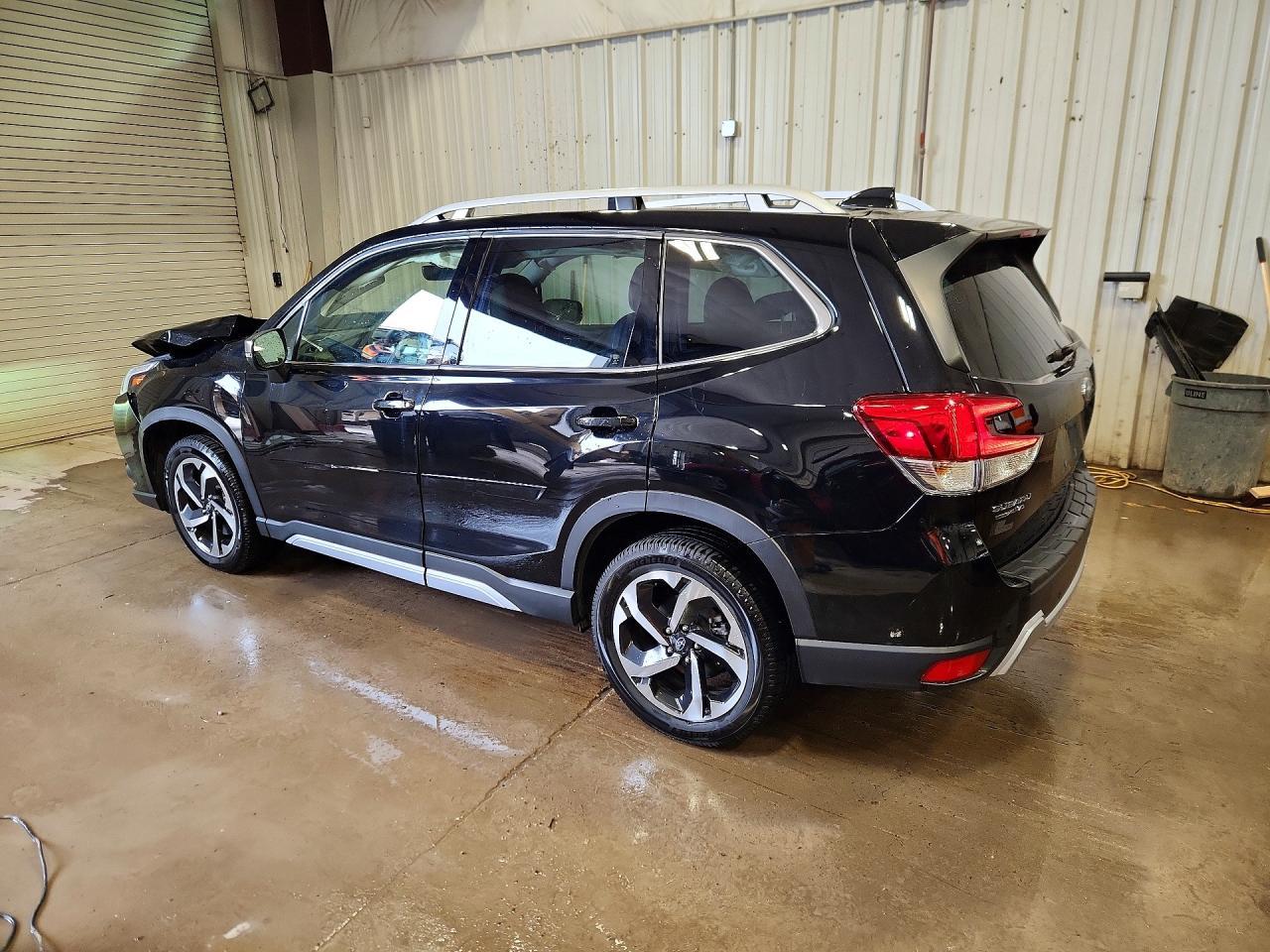 2023 Subaru Forester Touring - zdjęcie 2