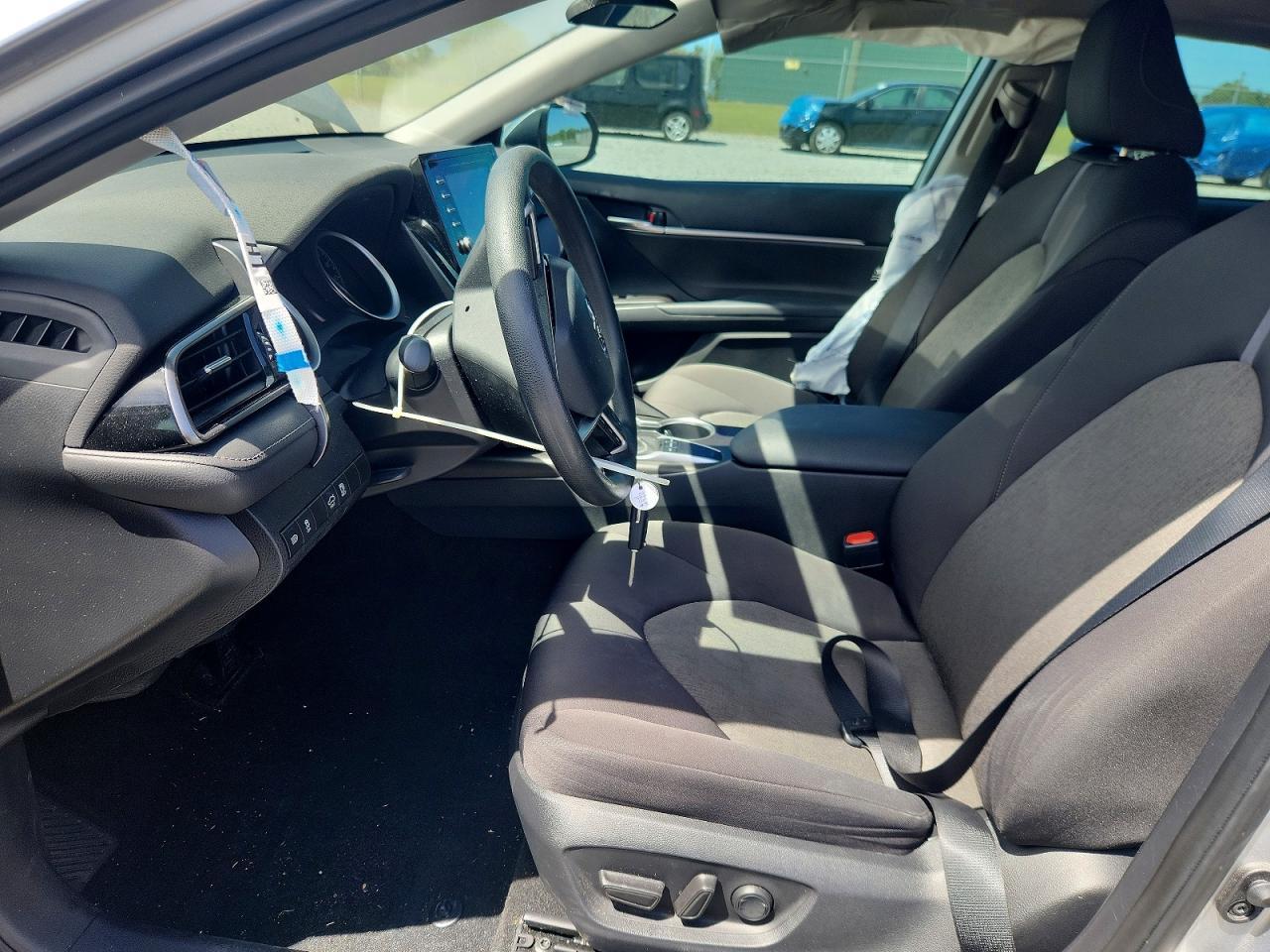 2023 Toyota Camry Le - zdjęcie 7
