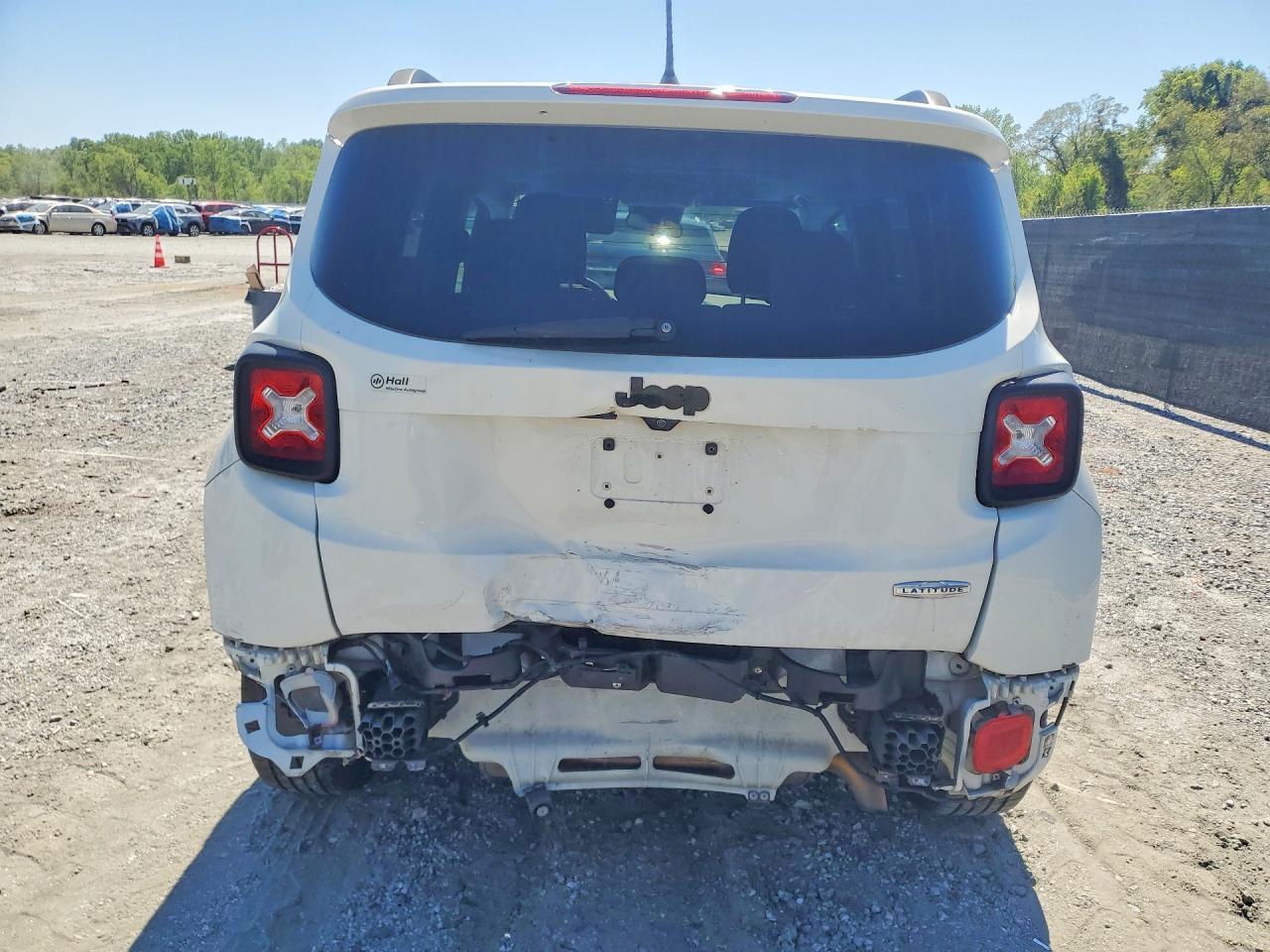 2016 Jeep Renegade Latitude - zdjęcie 6