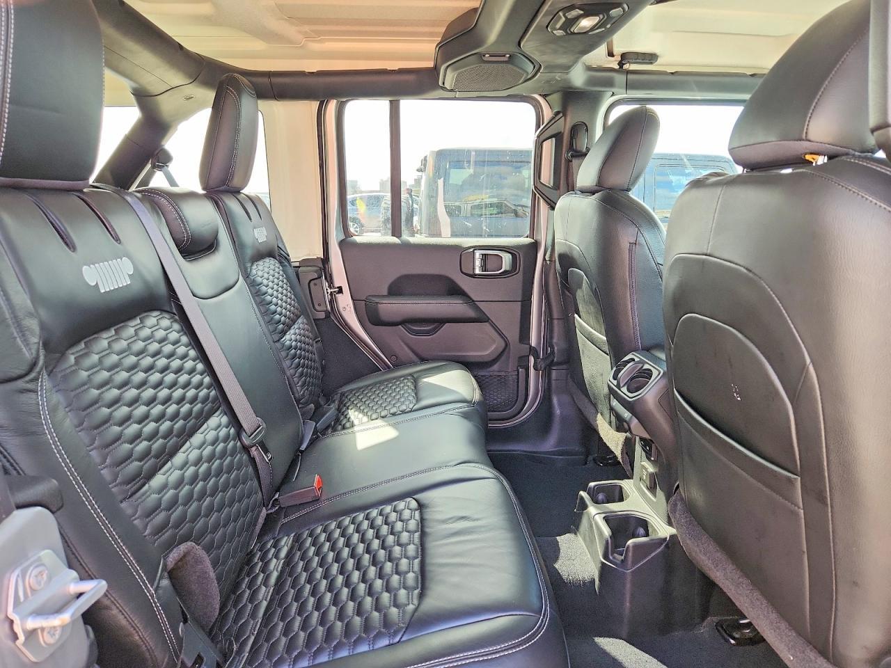 2018 Jeep Wrangler Unlimited Sahara - zdjęcie 10