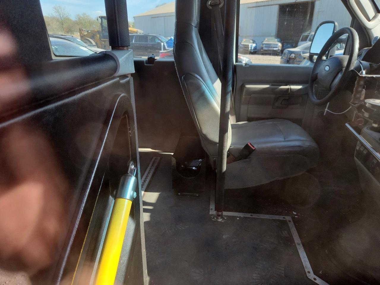2013 Ford Econo E350 - zdjęcie 11