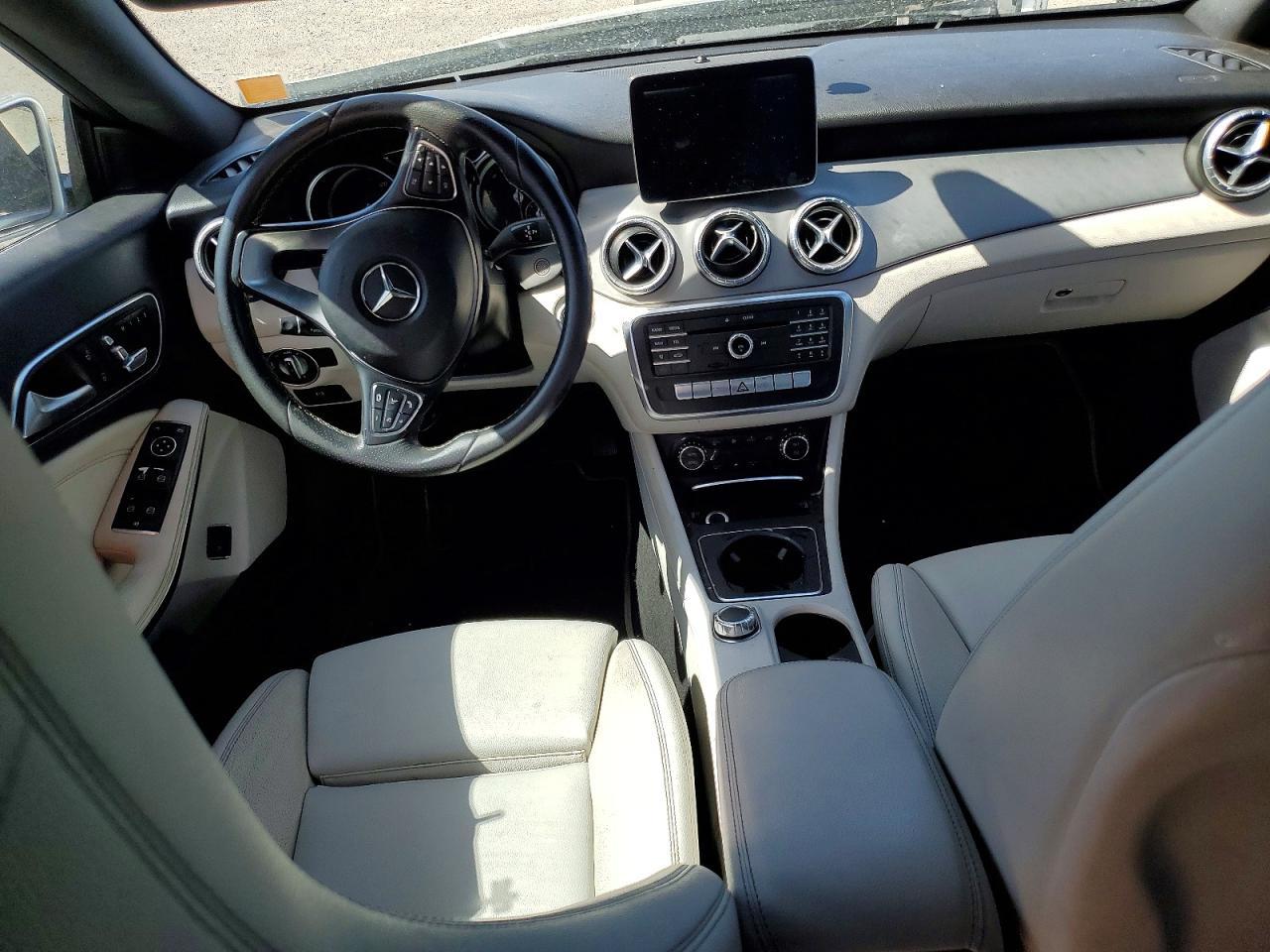 2017 Mercedes-Benz Cla 250 - zdjęcie 8