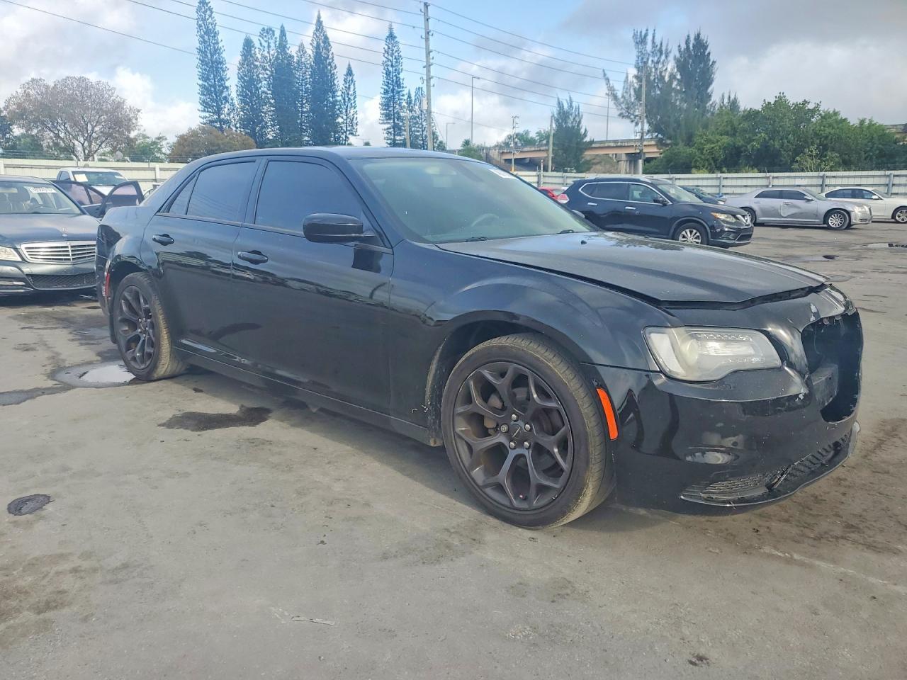2019 Chrysler 300 Touring - zdjęcie 4