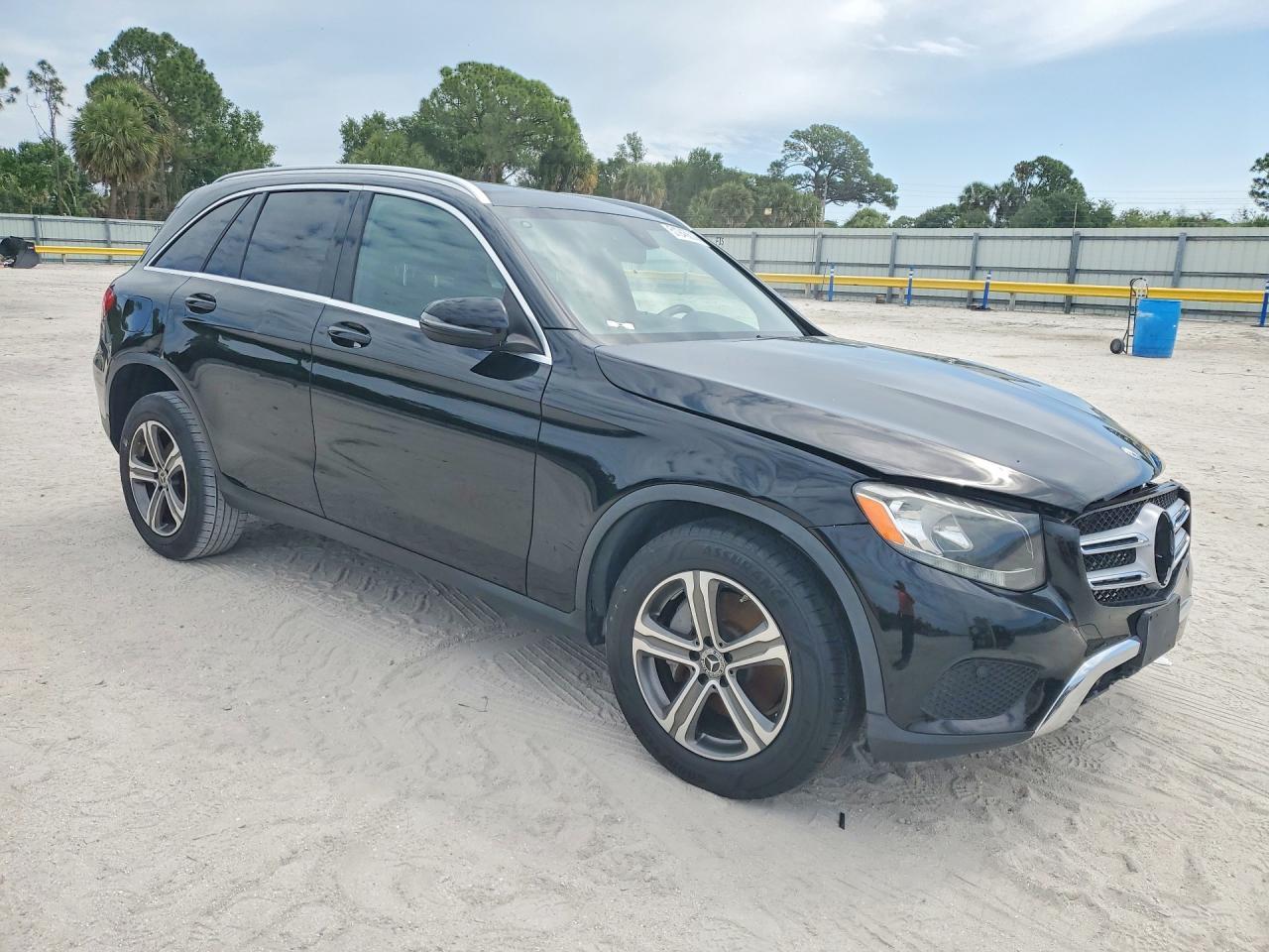 2018 Mercedes-Benz Glc 300 - zdjęcie 4