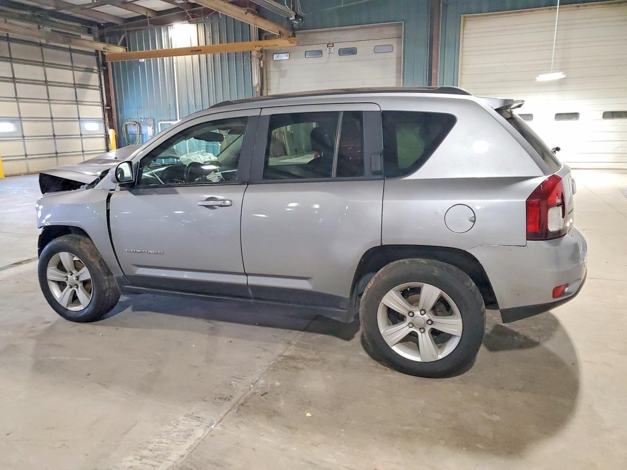 2015 Jeep Compass Latitude - zdjęcie 2
