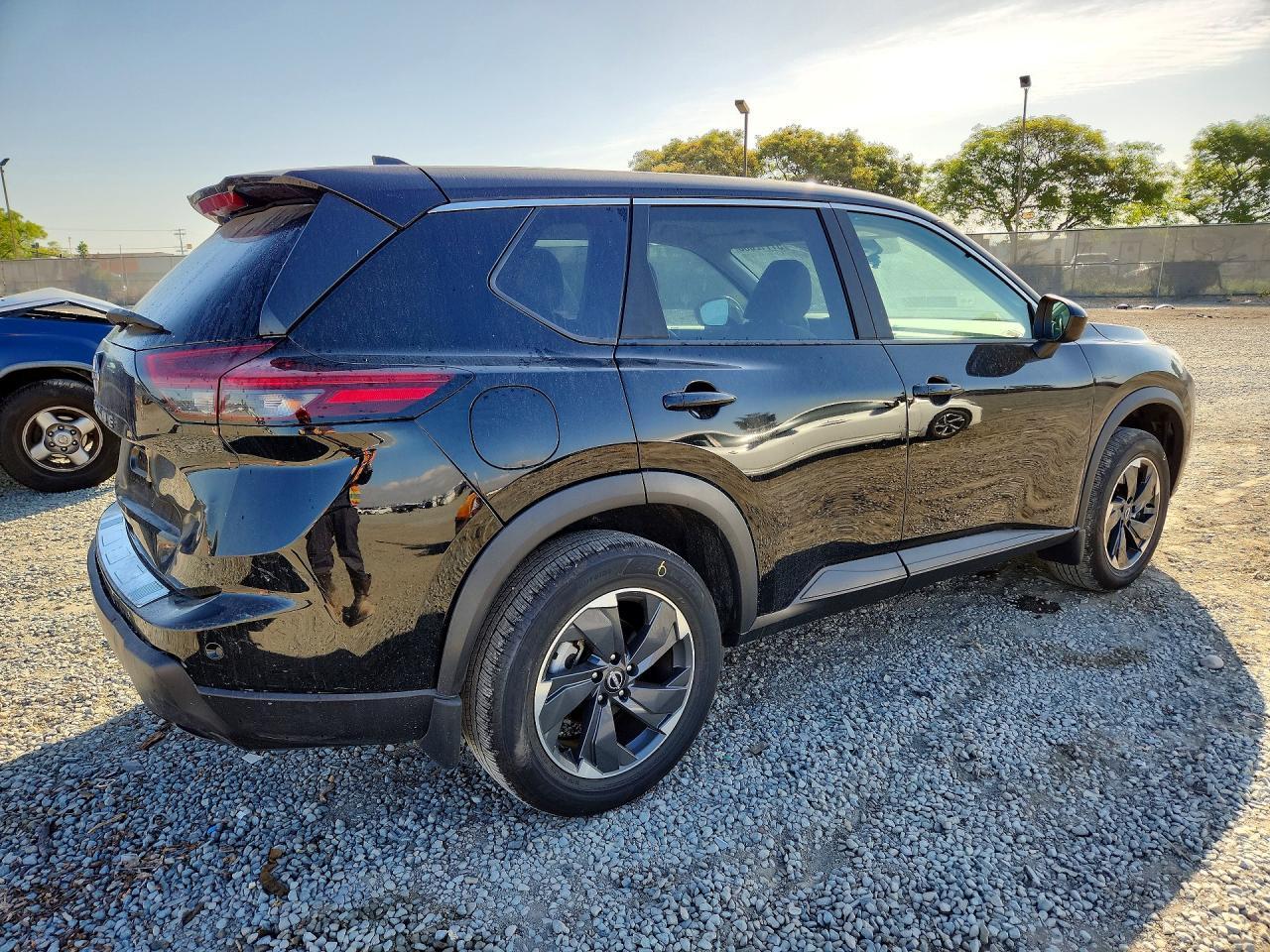 2025 Nissan Rogue Sv - zdjęcie 3