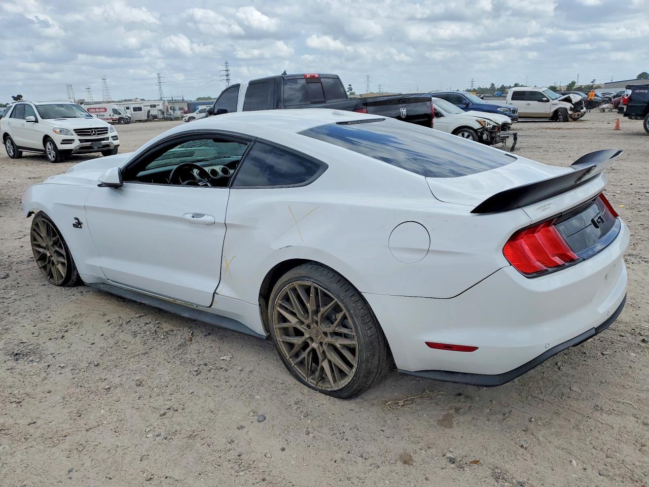 2019 Ford Mustang Gt - zdjęcie 2