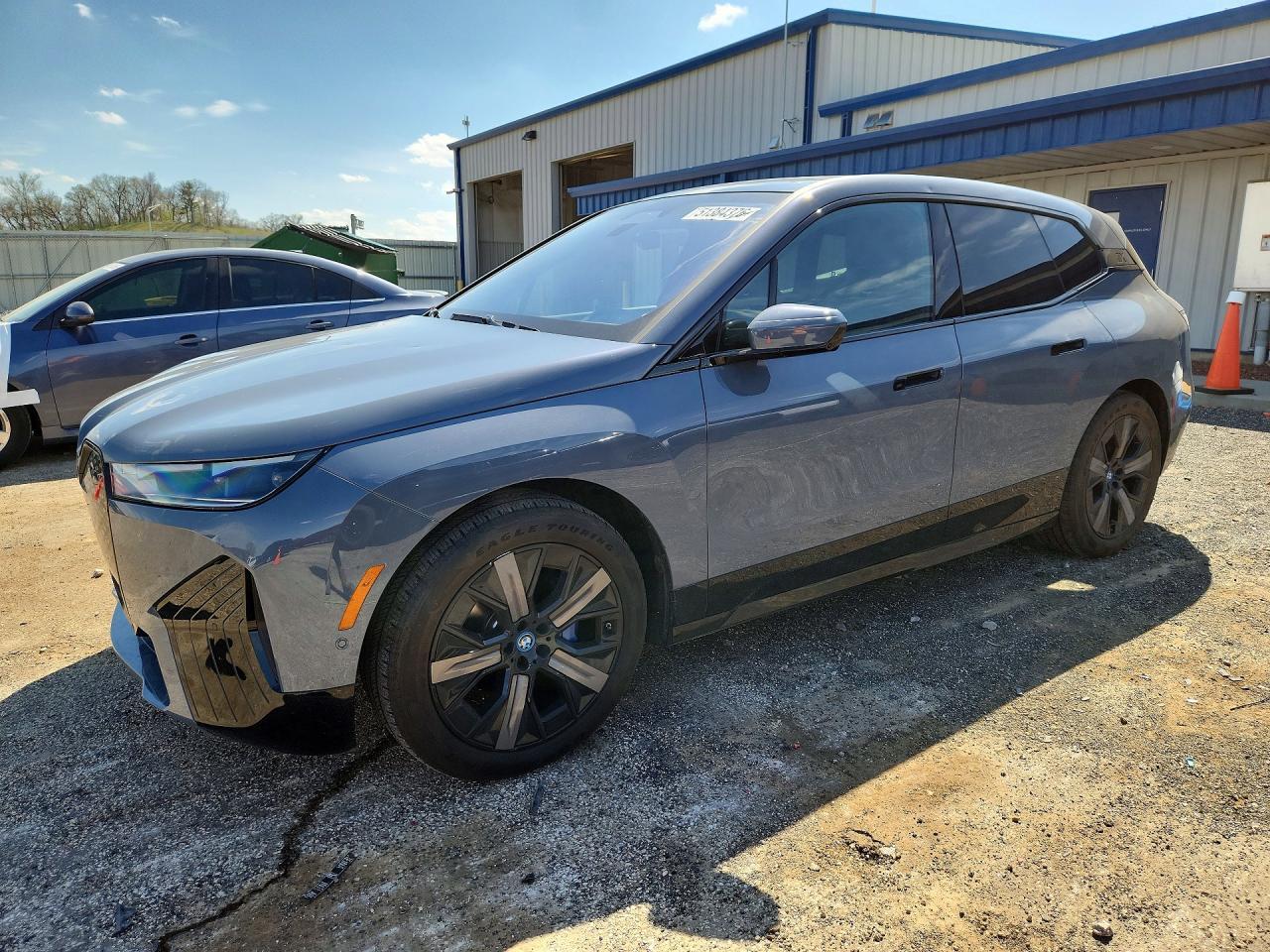 2023 BMW Ix xDrive50 - zdjęcie główne