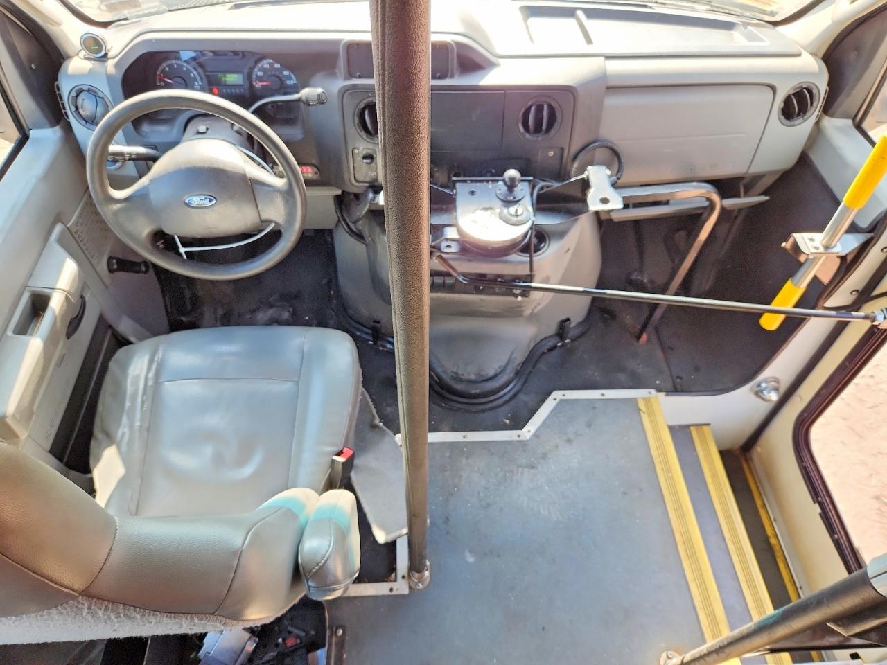 2013 Ford Econo E350 - zdjęcie 8