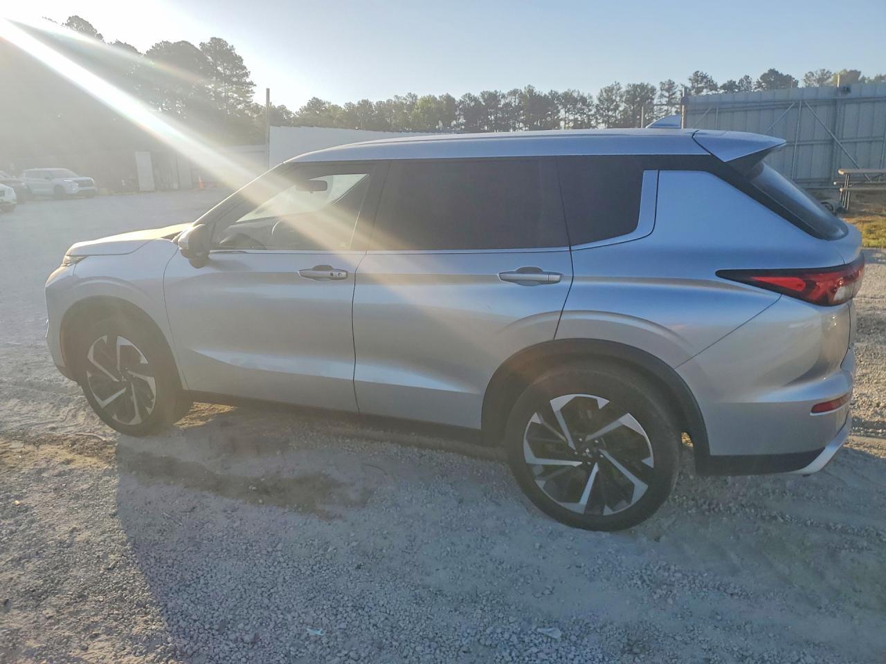 2023 Mitsubishi Outlander Se - zdjęcie 2