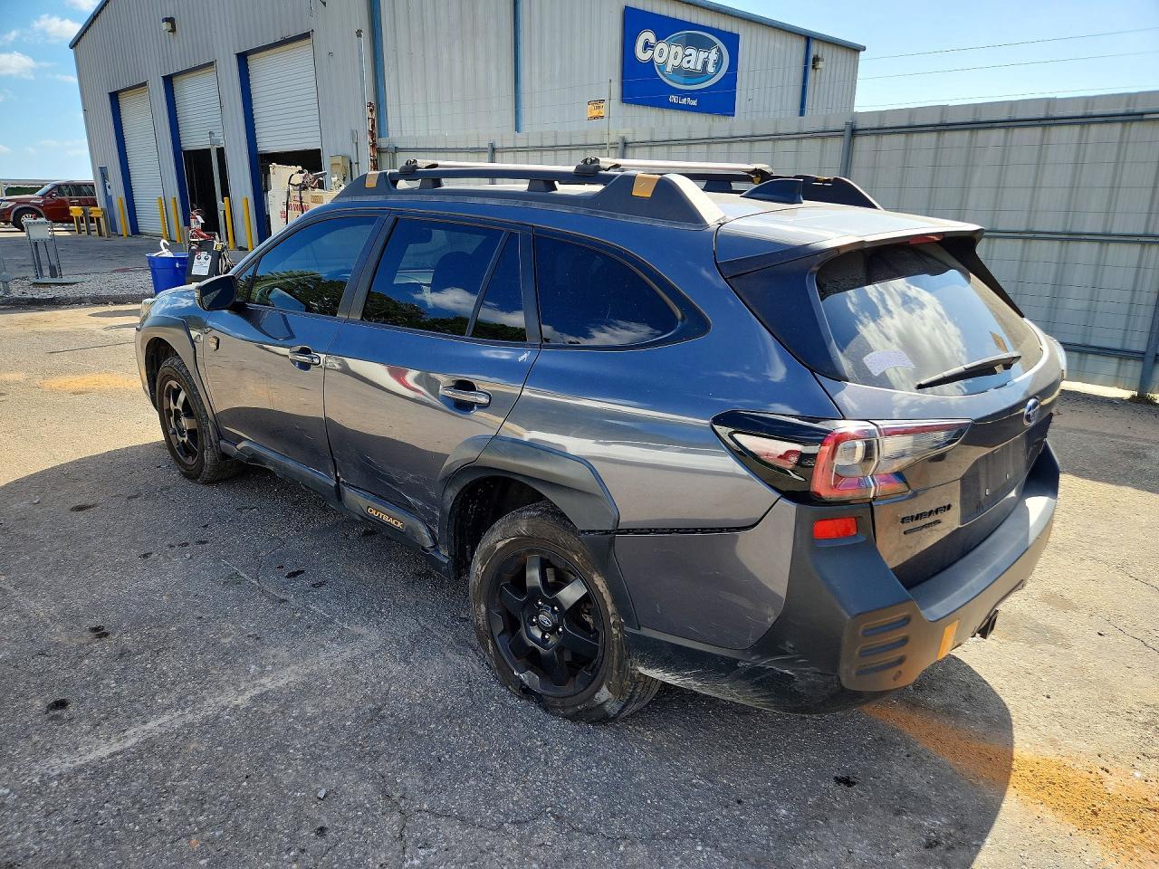 2022 Subaru Outback Wilderness - zdjęcie 2