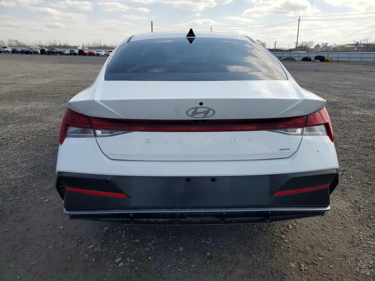 2025 Hyundai Elantra Limited - zdjęcie 6