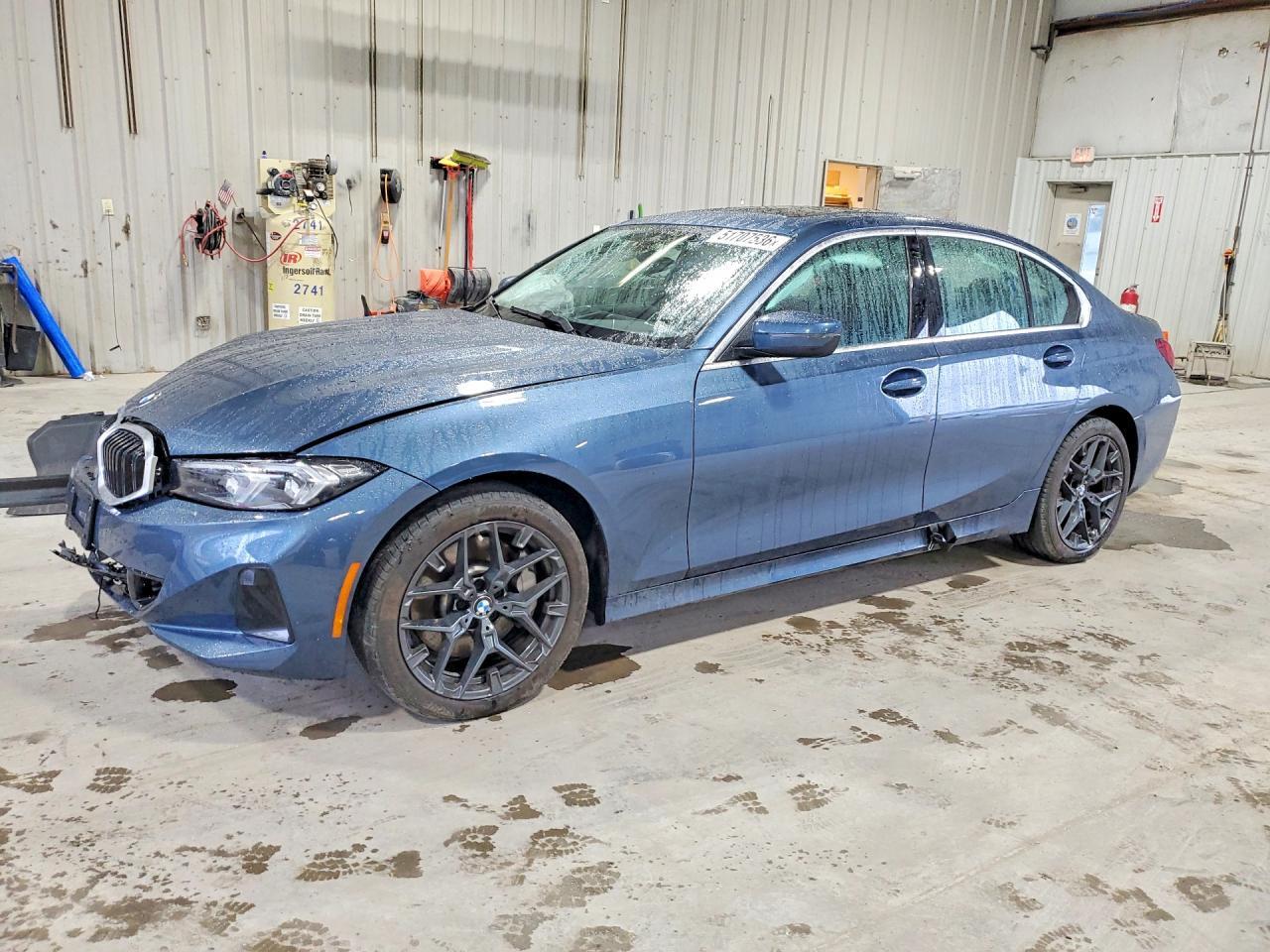 2025 BMW 330Xi - zdjęcie główne